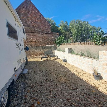 Camping Car A 3 Minutes Du Parc Pairi Daiza Hotell Brugelette Exteriör bild