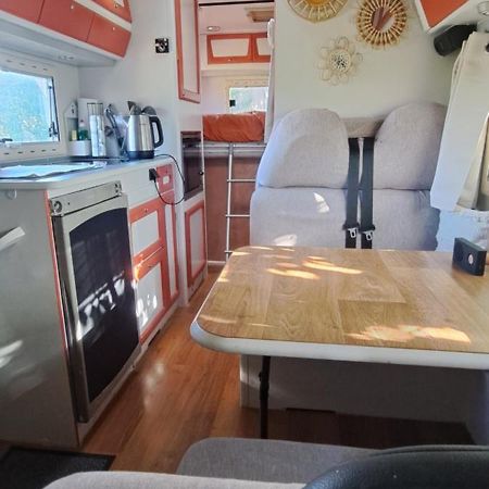 Camping Car A 3 Minutes Du Parc Pairi Daiza Hotell Brugelette Exteriör bild