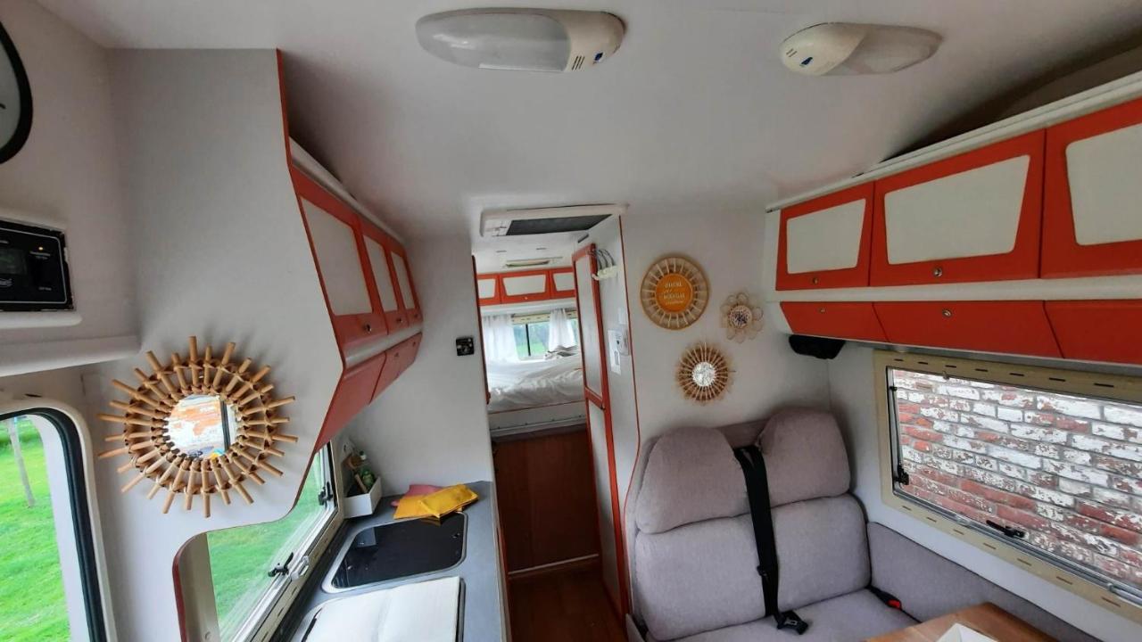 Camping Car A 3 Minutes Du Parc Pairi Daiza Hotell Brugelette Exteriör bild