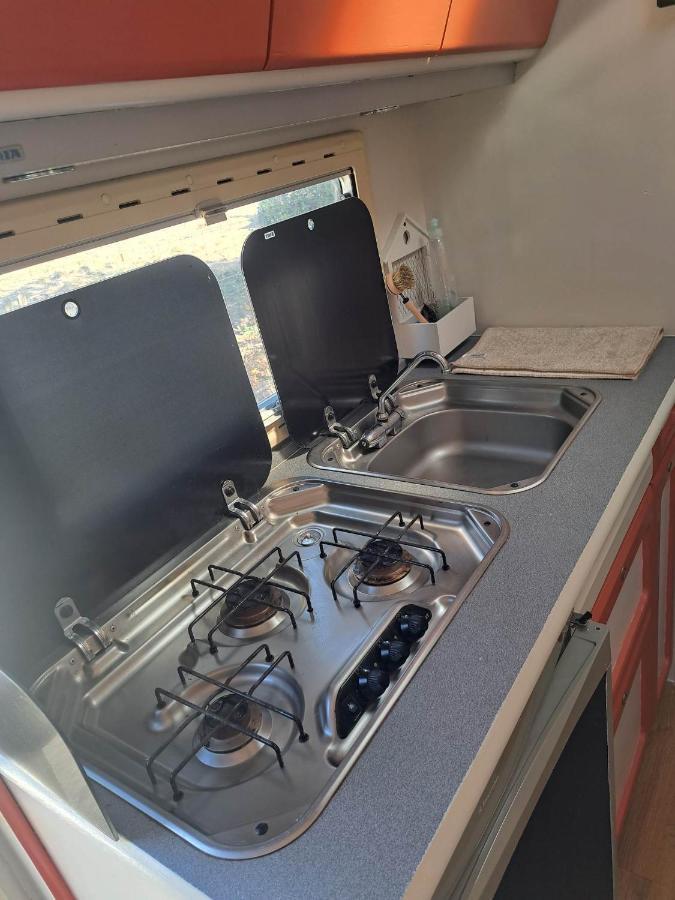 Camping Car A 3 Minutes Du Parc Pairi Daiza Hotell Brugelette Exteriör bild